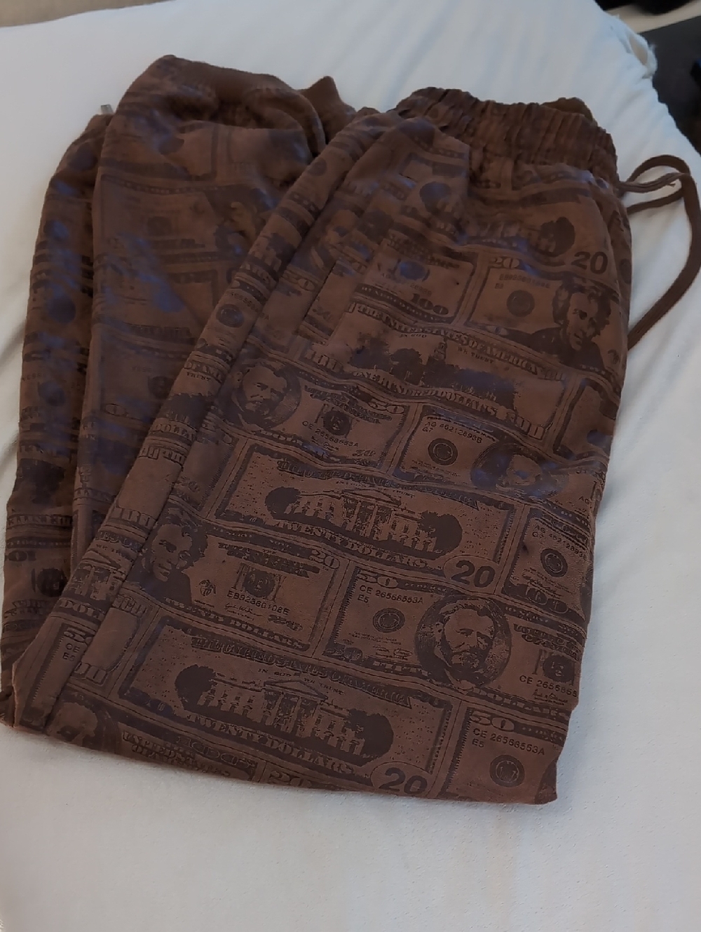 Men's Size XL Burgundy Money Print Texture Joggers
